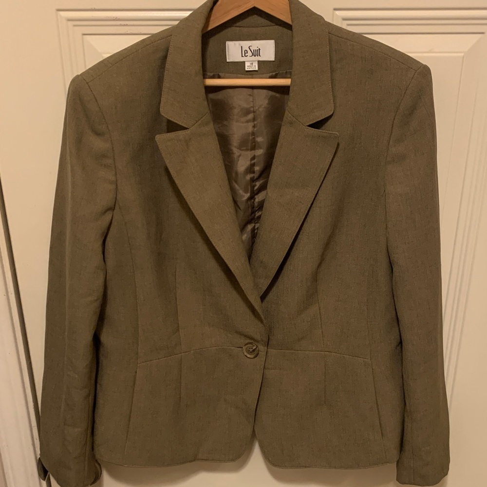 Le Suit Women's Classic Brown Blazer